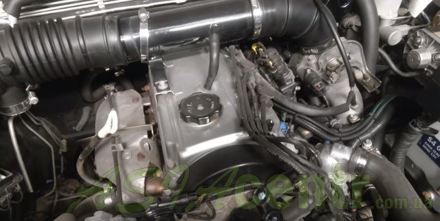 на порядку двигун від Mitsubishi 4G64 об'ємом 2,4 літра. 